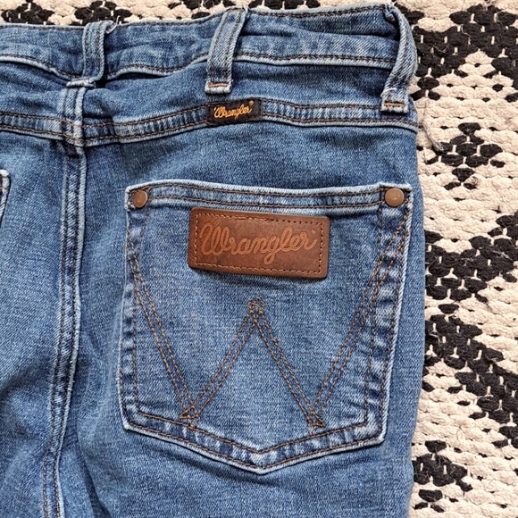 Wrangler High Rise Trumpet Flares - Picture 2 of 7